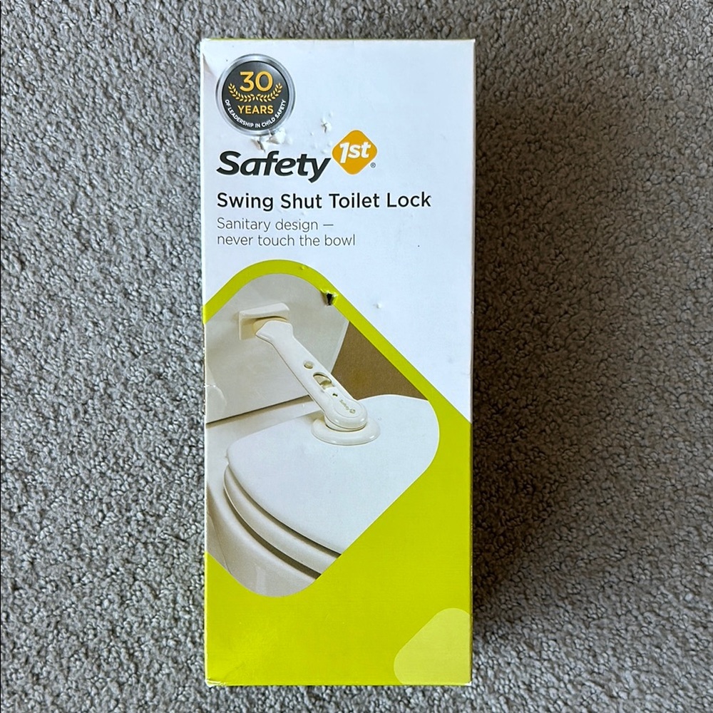 •SAFETY 1ST• Swing Shut Toilet Lock